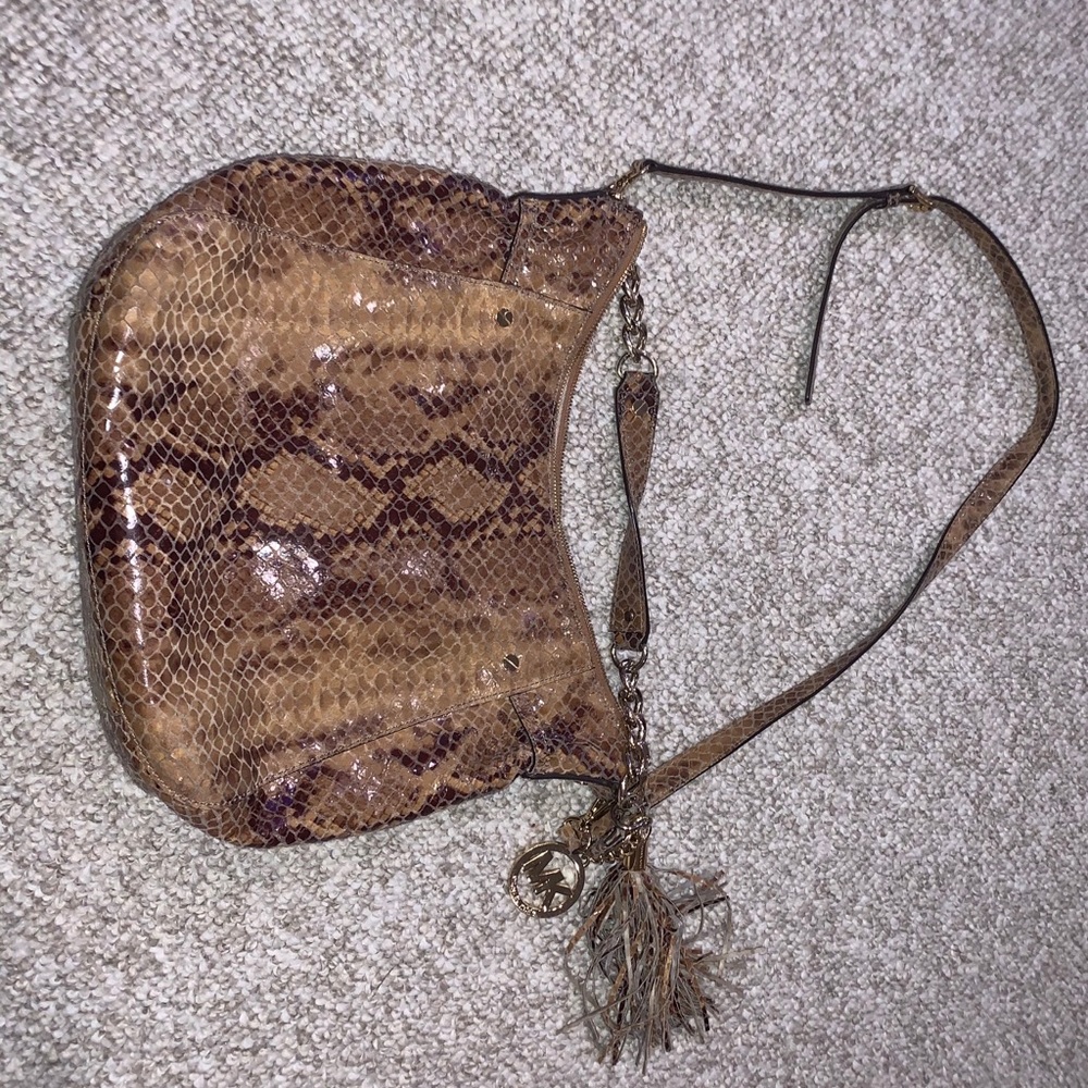 Authentic Michael Kors Purse AV-1306